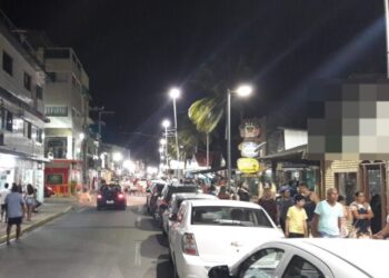 Maragogi e a Coca-Cola de latinha por R$ 10,00 reais na orla