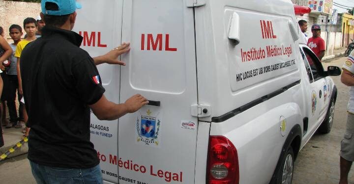 Jovem é encontrado com perfurações de tiro e faca na cabeça