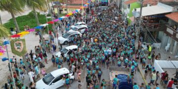 Carnaval de Maragogi 2023: Primeiro dia de folia arrasta centenas de foliões na orla da cidade