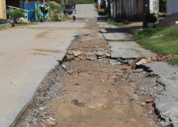 MARAGOGI – Telesil passa tubulação de saneamento e deixa ruas destruídas em São Bento