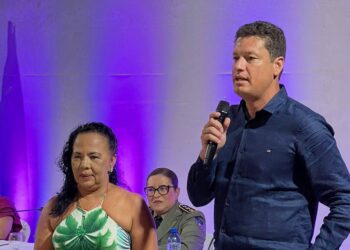 Vereador Júnior de Barra Grande homenageia sua ex-professora em alusão ao dia internacional da mulher.