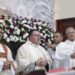 Graças e bênçãos no encerramento da festa de São Bento; fiéis lotam Igreja para procissão