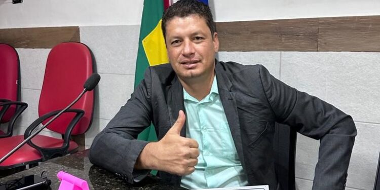 Júnior de Barra Grande pede que Telesil Engenharia restaure as ruas depois que passar o saneamento