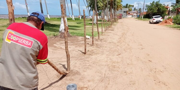 Fim da Mariscada? Local onde é realizado o evento é fechado com arame farpado