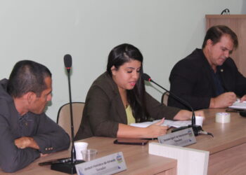 Em Sessão Ordinária, Vereadora Dani Pacheco questiona licitações e contratos da prefeitura de Japaratinga