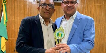 Em Japaratinga, vereador Silvinho homenageia Presidente do Hospital da Região Norte (HRN) com título de Cidadão Honorário