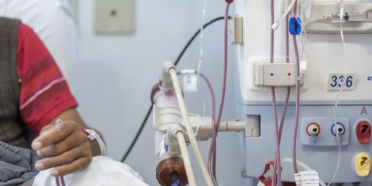 VÍDEO- Pacientes de hemodiálise correm risco de vida por falta de transporte em São José da Coroa Grande