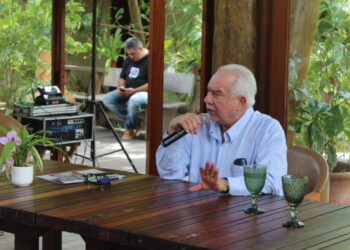 Em coletiva à imprensa, Sérgio Lira não revela nome de sucessor, mas diz que pode renunciar mandato em Maragogi