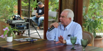 Em coletiva à imprensa, Sérgio Lira não revela nome de sucessor, mas diz que pode renunciar mandato em Maragogi