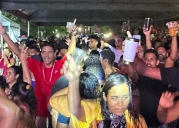 VÍDEO- São João do vereador Fio em Maragogi atrai multidão mesmo debaixo de chuva