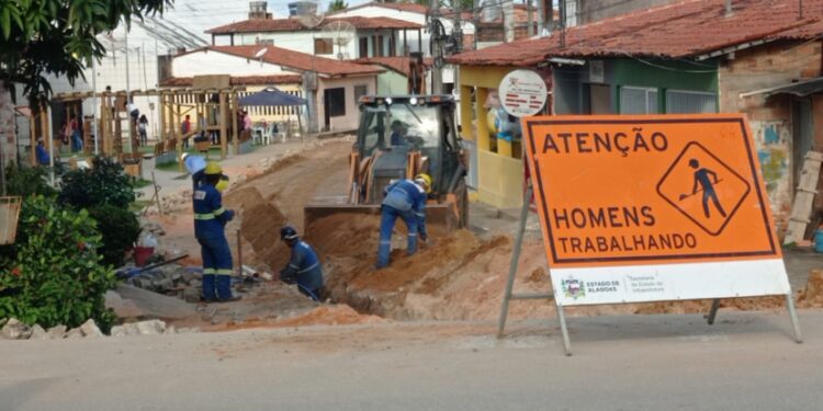 Farra com dinheiro público em obras de saneamento em Maragogi chama atenção de populares