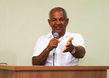 Enquanto prefeitos reclamam de crise, Déo em Japaratinga paga folha de pessoal no mês trabalhado