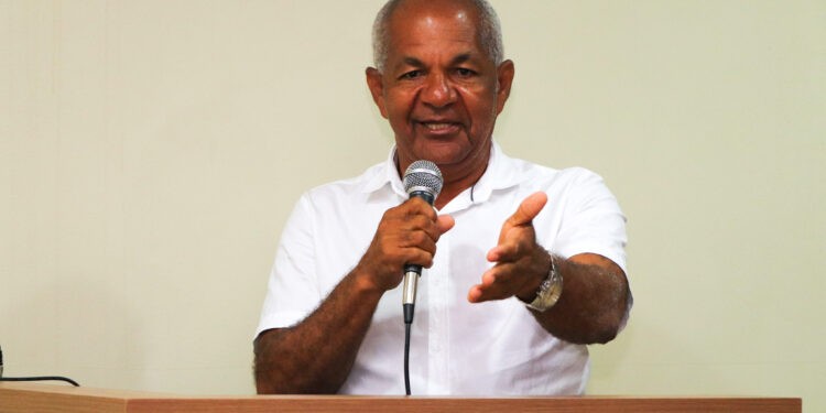 Enquanto prefeitos reclamam de crise, Déo em Japaratinga paga folha de pessoal no mês trabalhado