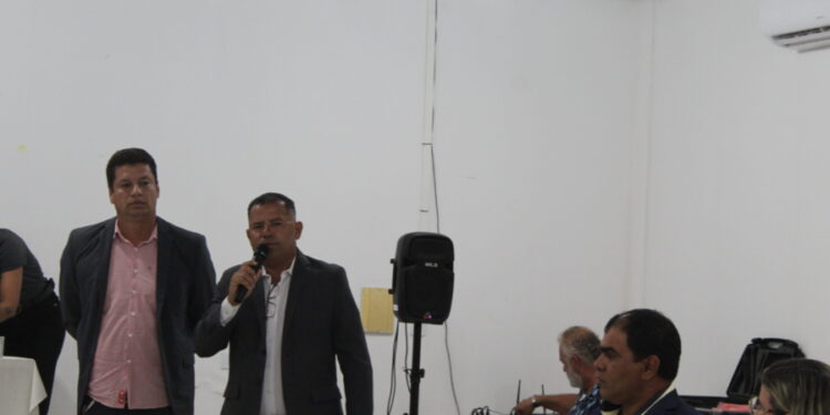 Câmara de Vereadores homenageia Assis Lima, repórter do Maragogiro, com título de Cidadão Honorário